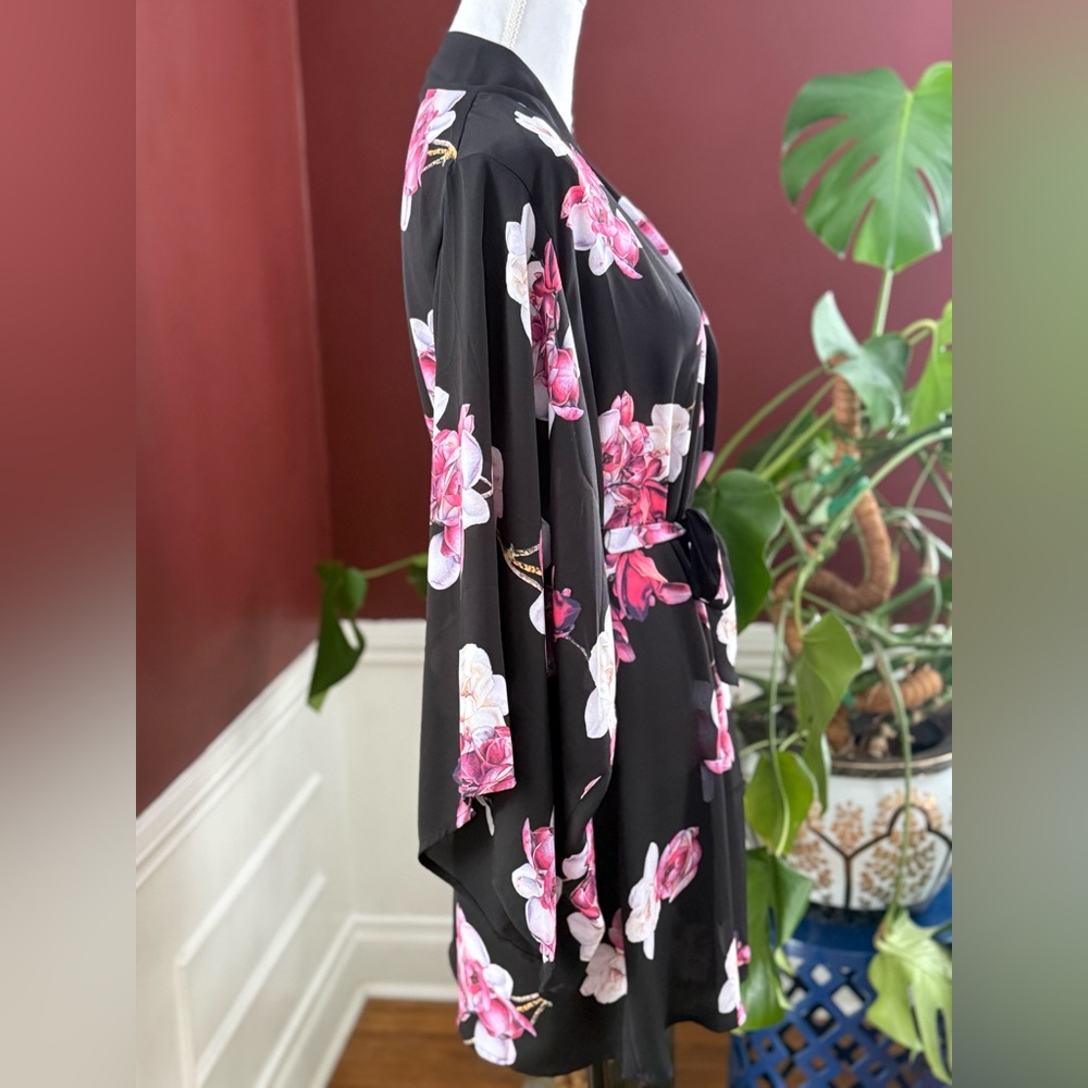 Black Floral Magnolia Kimono Robe - Picture 5 of 9